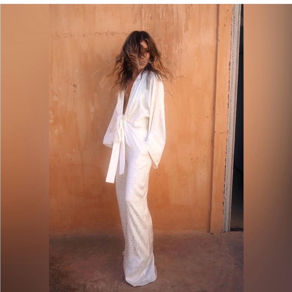 Elegant White Kimono Jumpsuit - Picture 2 of 3